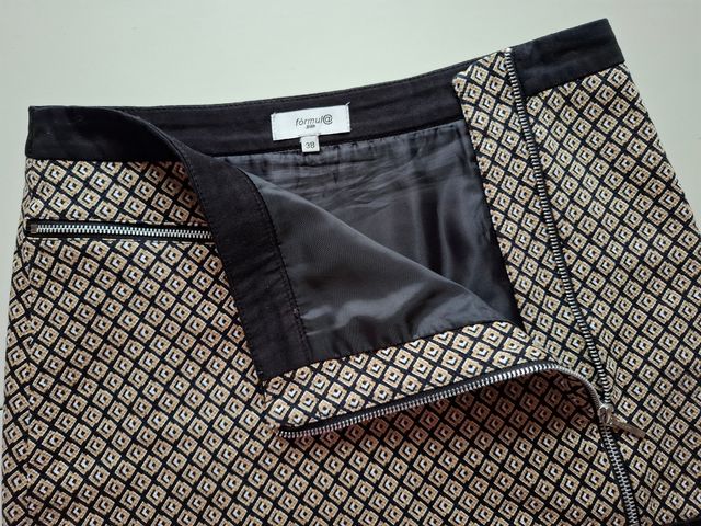 Minifalda beige y negra