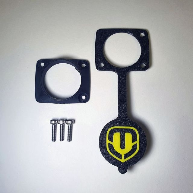 Tapón puerto de carga Mondraker Amarillo Mejorado