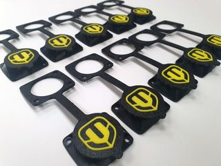 Tapón puerto de carga Mondraker Amarillo Mejorado