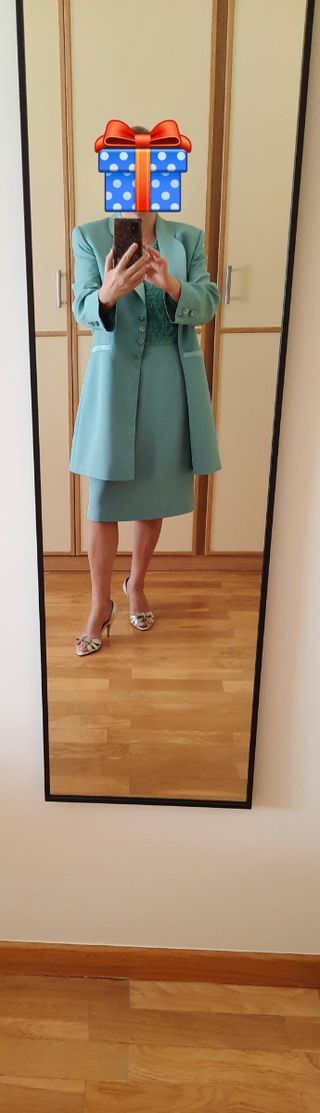 Conjunto de vestido y blazer-chaqueta.