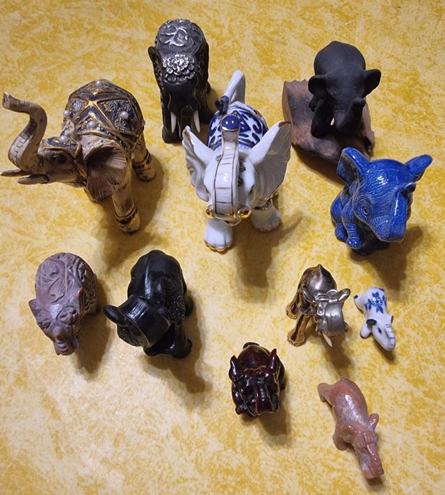 Collezione elefantini da tutto il mondo.