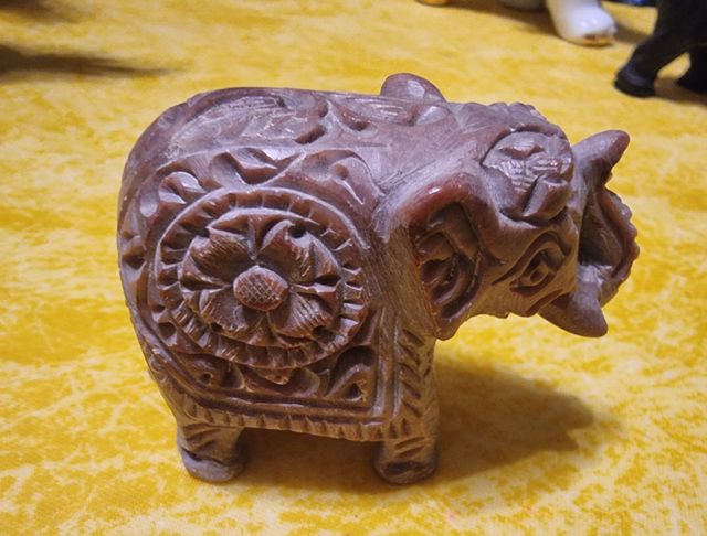 Collezione elefantini da tutto il mondo.