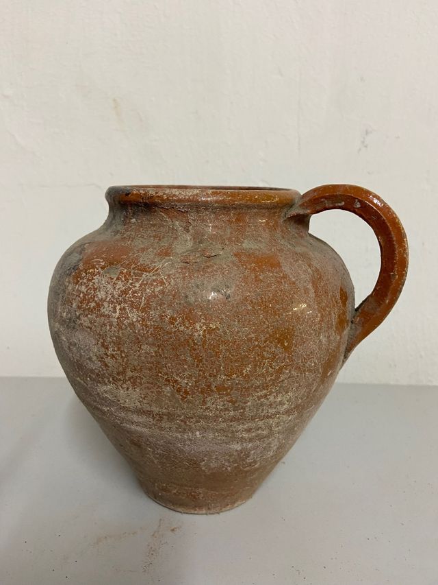 Vasija antigua de barro