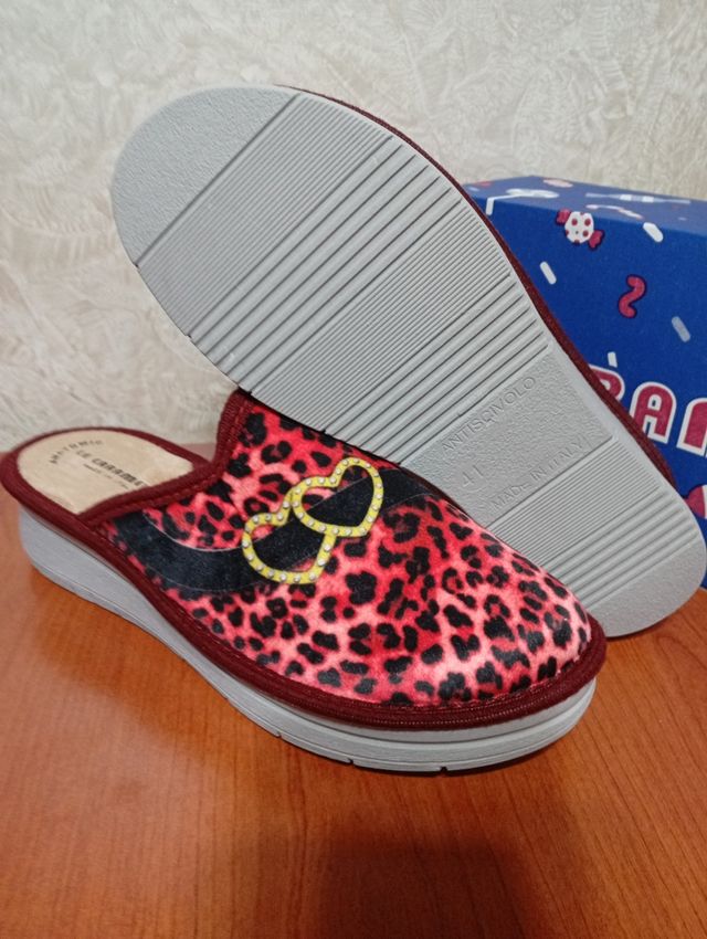Pantofole donna bordo 41 nuove 