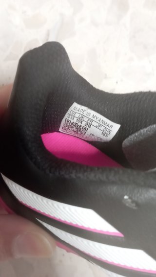 Zapatillas fútbol Adidas multitacos. 28