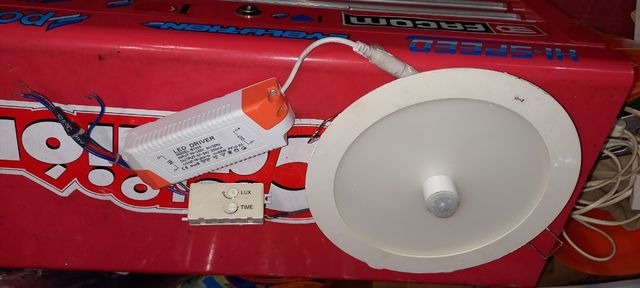 Foco led sensor de movimiento