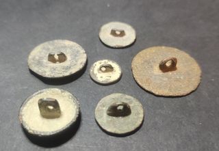 LOTE DE 6 BOTONES MEDIEVALES. Auténticos