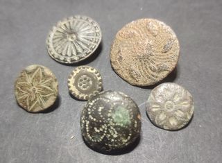 LOTE DE 6 BOTONES MEDIEVALES. Auténticos