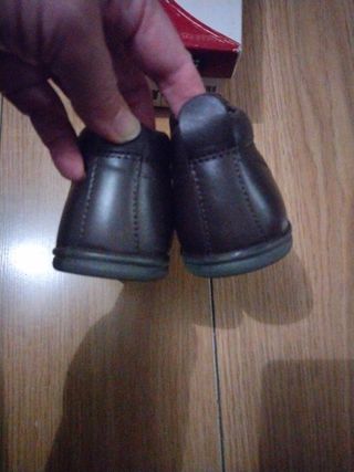 Zapatos( botitas)  piel marrón niño sin usar