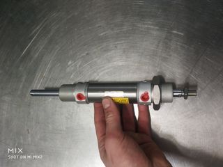 Cilindro neumatico doble efecto