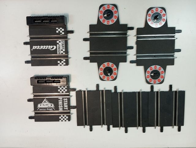 2 Scalextric Carrera GO