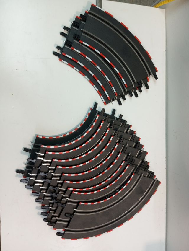 2 Scalextric Carrera GO