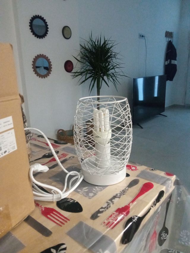 Lampara nueva blanca