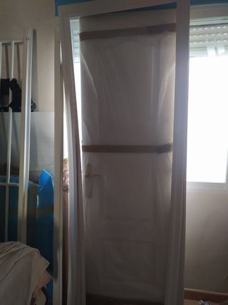 Puerta interior blanca lacada con marco 