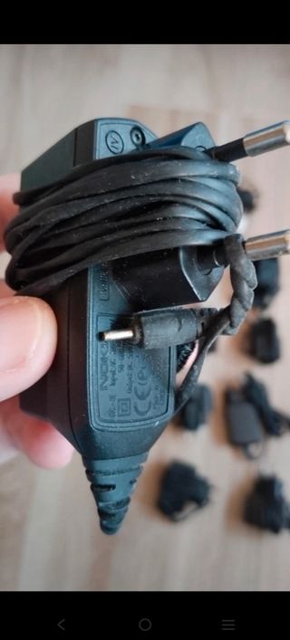 14 cargadores de móviles