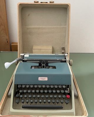 MAQUINAS DE ESCRIBIR ANTIGUAS.