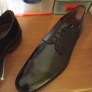 Due scarpe uomo diverse tg.44
