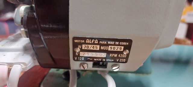 Maquina de coser antigüa Alfa