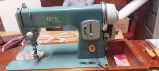 Maquina de coser antigüa Alfa