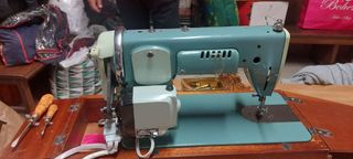 Maquina de coser antigüa Alfa