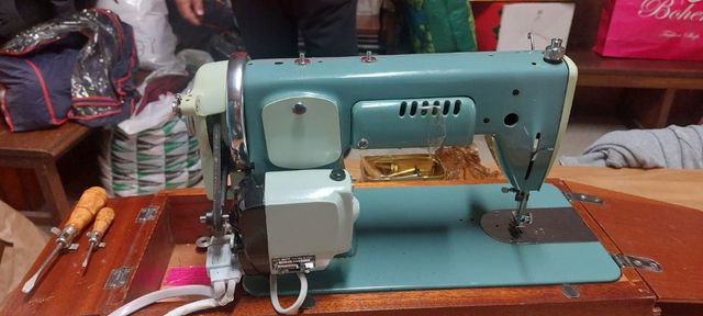 Maquina de coser antigüa Alfa