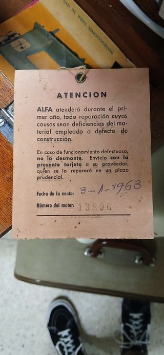 Maquina de coser antigüa Alfa
