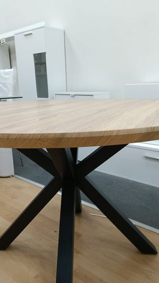 mesa redonda de madera nuevas