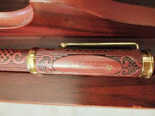 Don quijote con atril de madera