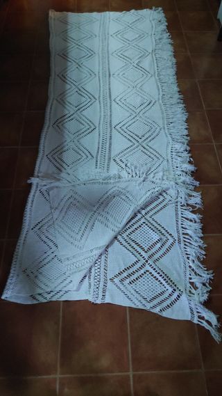 Colcha hecha a ganchillo antigua.