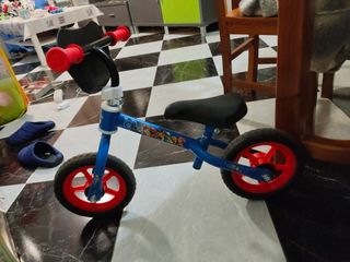 Bicicleta sin pedales patrulla canina