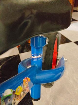 Bicicleta sin pedales patrulla canina