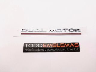 EMBLEMA LATERAL O TRASERO DUAL MOTOR TESLA PLATA