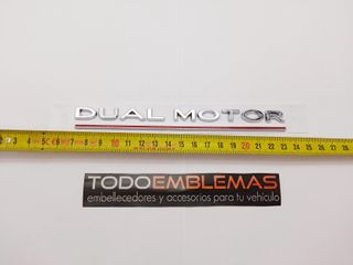 EMBLEMA LATERAL O TRASERO DUAL MOTOR TESLA PLATA