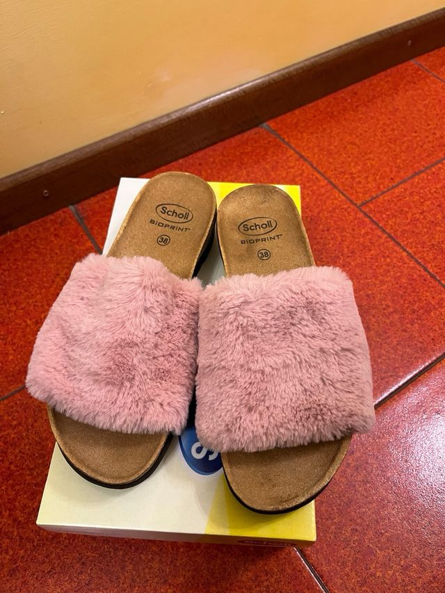 Ciabatte Scholl con pelo rosa