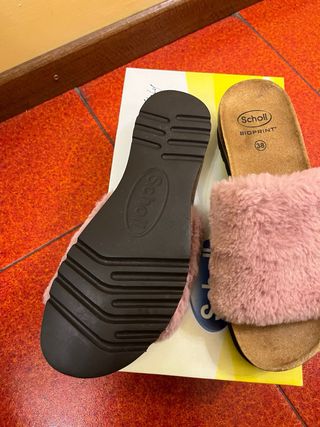 Ciabatte Scholl con pelo rosa