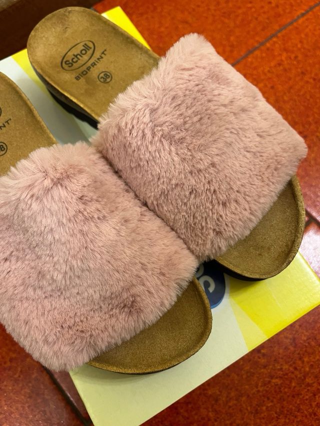 Ciabatte Scholl con pelo rosa