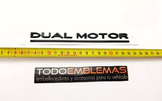 EMBLEMA LATERAL O TRASERO DUAL MOTOR TESLA NEGRO
