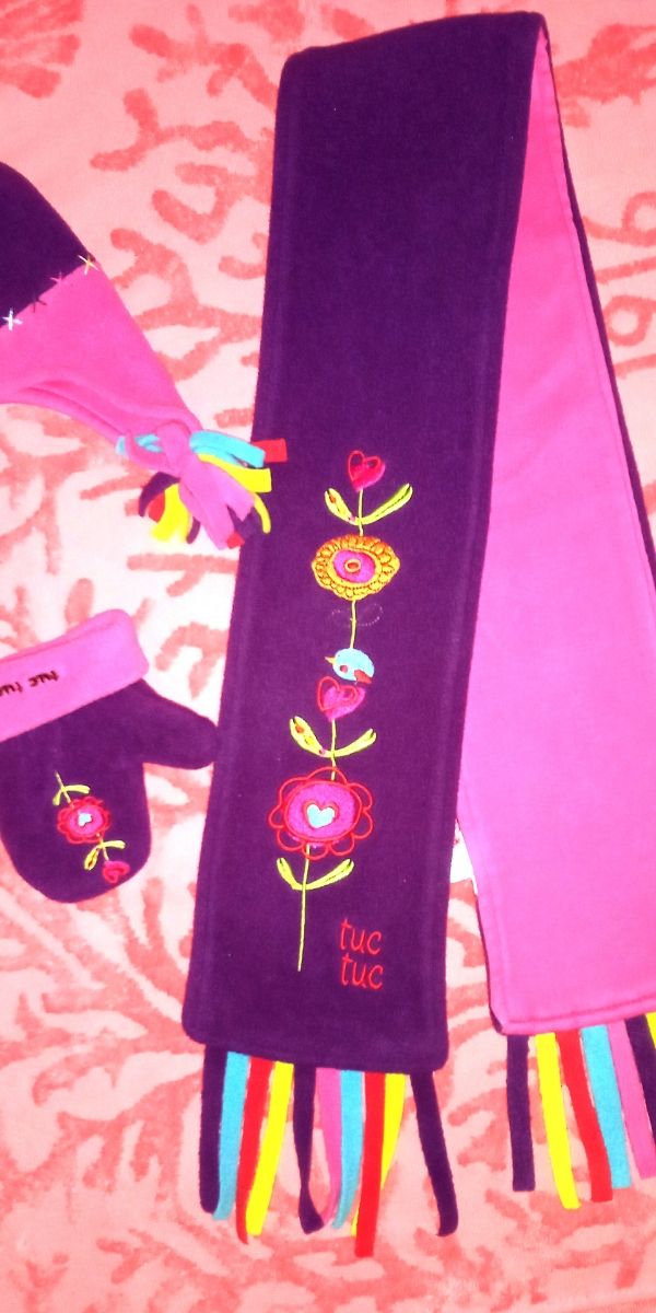 Bufanda,gorro y manoplas marca TUC TUC