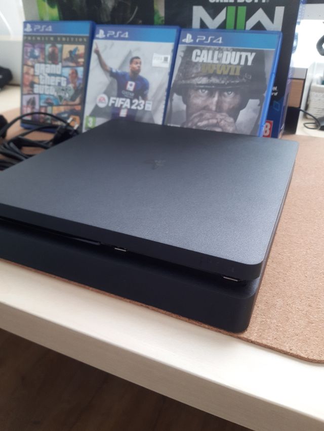 PlayStation 4 500GB + 3 juegos