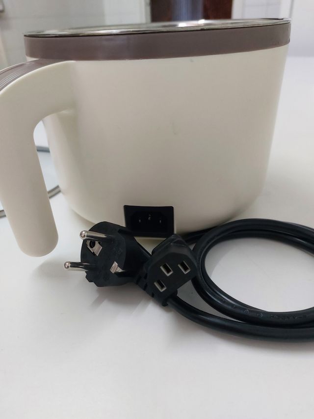 Olla eléctrica pequeña
