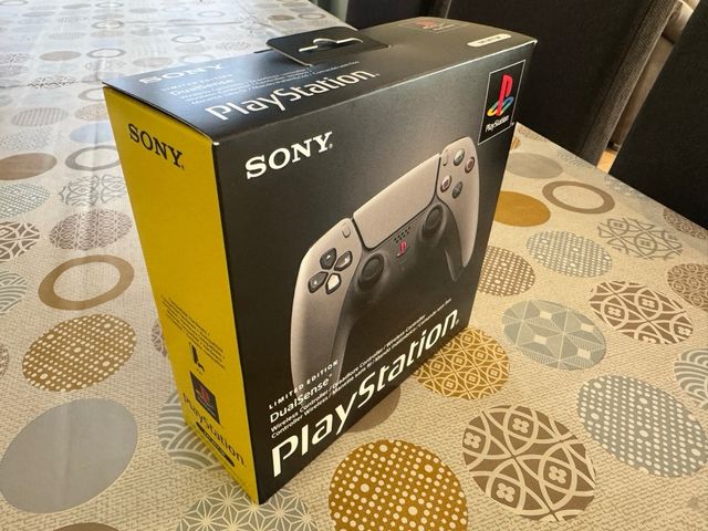 DualSense Edición 30 Aniversario