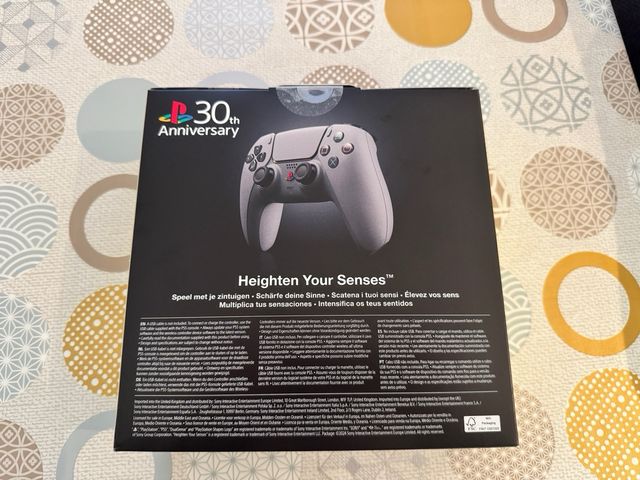 DualSense Edición 30 Aniversario