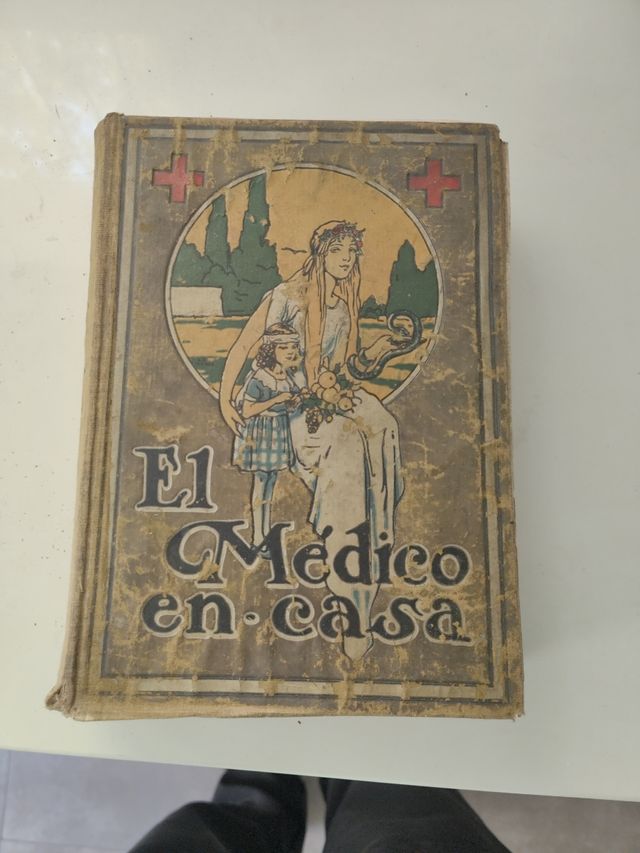 Libro antiguo "el médico en casa"