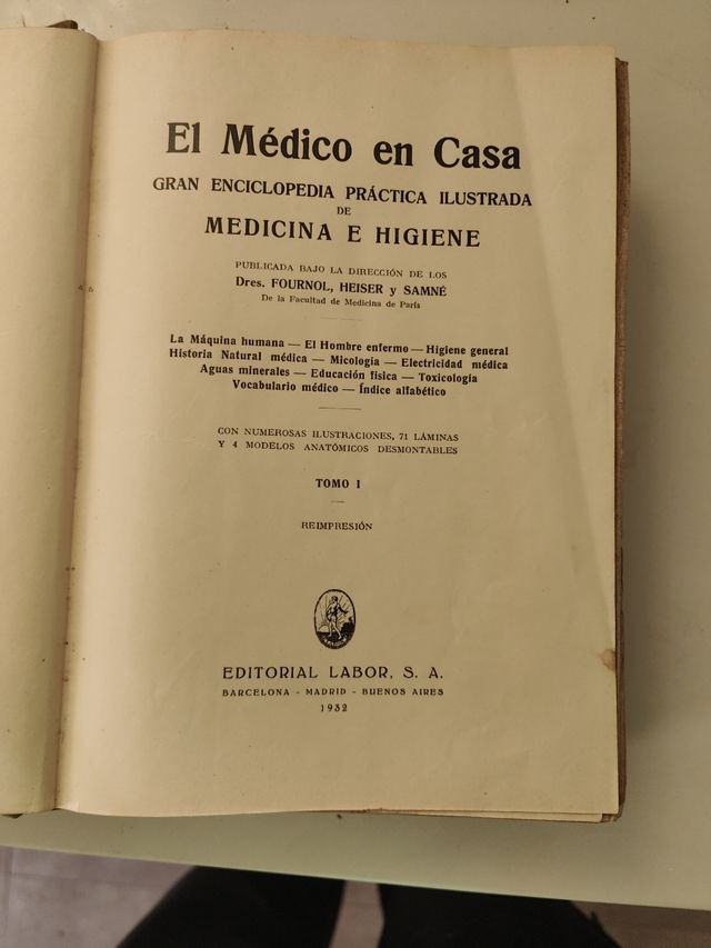 Libro antiguo "el médico en casa"