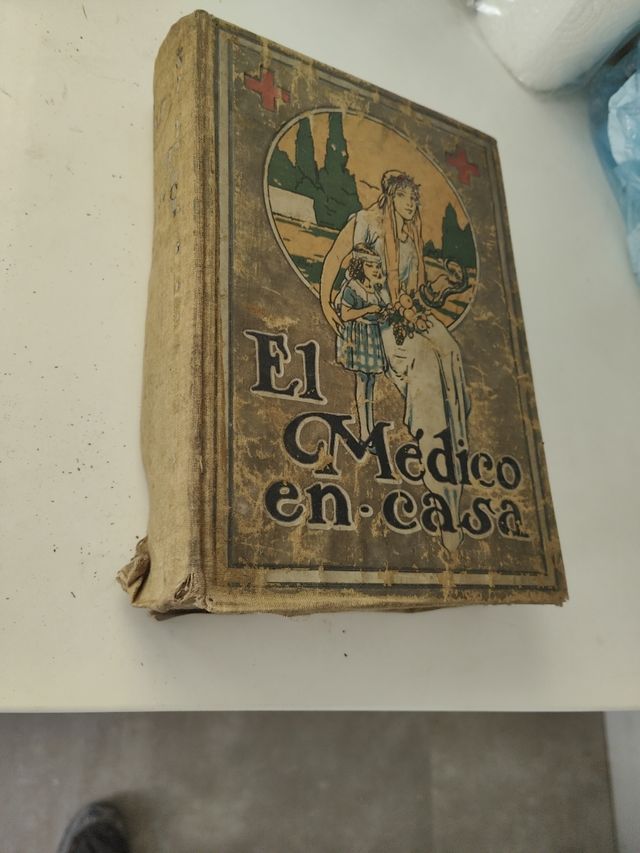 Libro antiguo "el médico en casa"