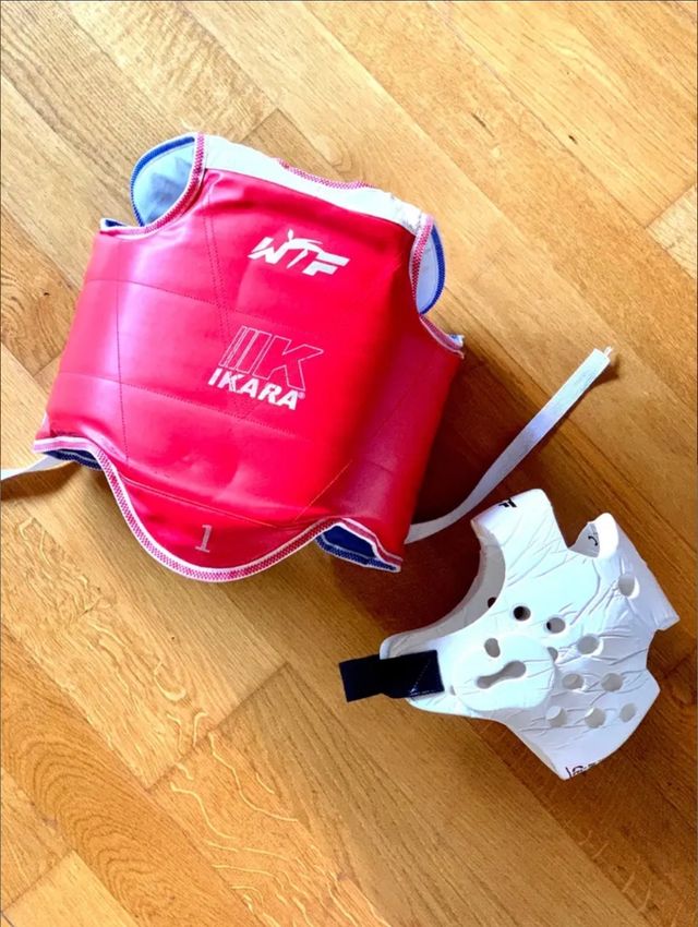 Peto y casco Taekwondo para niño
