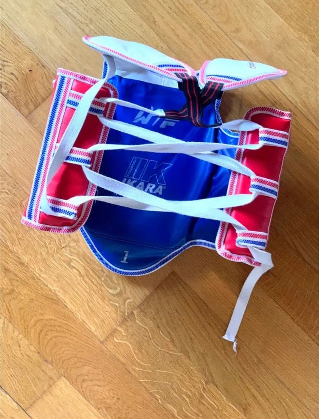 Peto y casco Taekwondo para niño