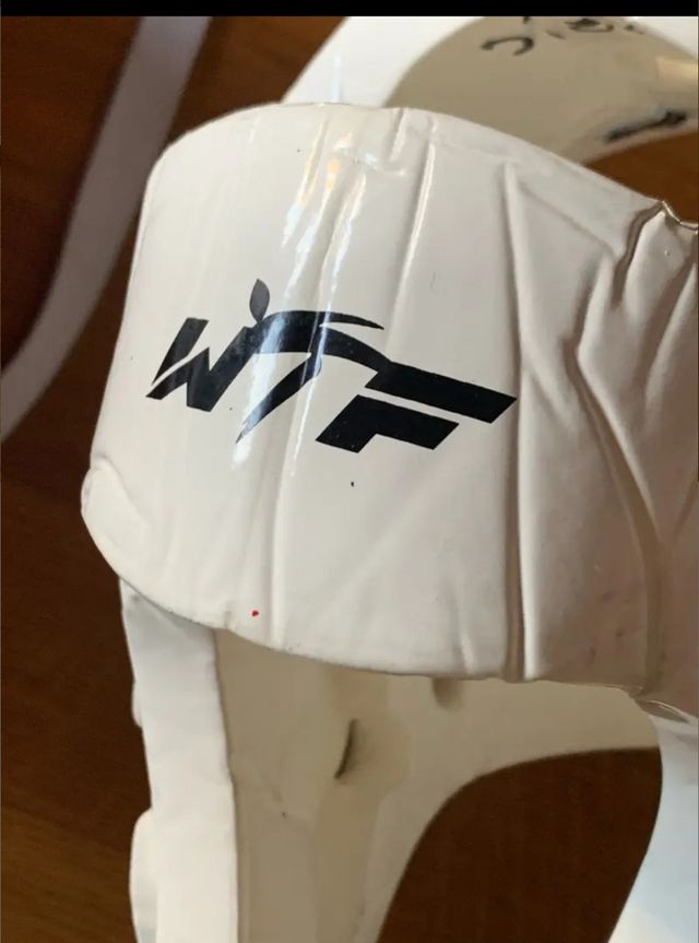 Peto y casco Taekwondo para niño