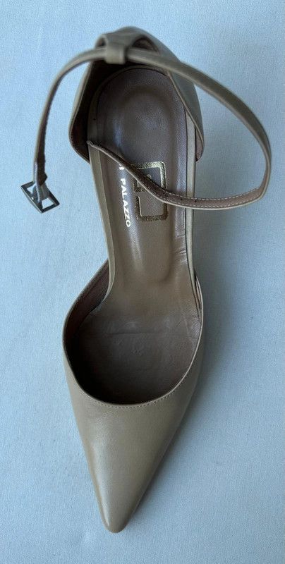 Bonita y cómoda sandalia de Piel Palazzo Talla 38