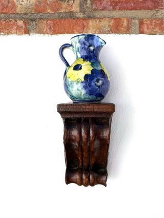 ANTIGUA MÉNSULA TALLADA